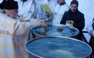 Чаны с освященной водой