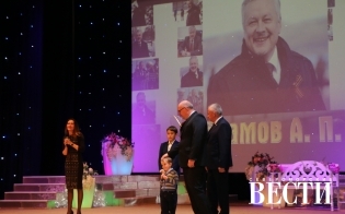 Торжественное вручение знака "Почетный гражданин г.Североморска" А.П.Абрамова