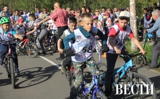 В городском парке состоялся массовый детский велозаезд