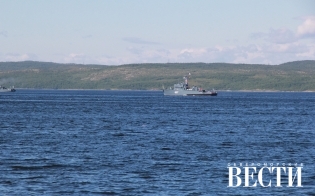 Помогли надводному кораблю, терпящему бедствие в море