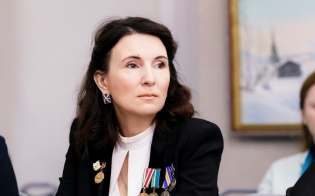 Светлана Ефремова поздравляет североморочек с 8 Марта