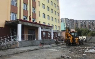 Ремонт детской поликлиники держат на контроле