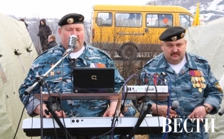 «С боевыми друзьями встречаюсь, чтобы памяти нить не прервать…»
