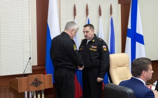 Командующий СФ вручил новые погоны высшим офицерам