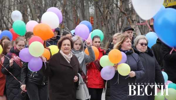 Одиннадцатиклассница на подоконнике