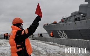БПК "Вице-адмирал Кулаков" вернулся в родную базу