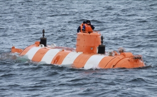 Экипаж спасательного аппарата АС-34 отработал подводное маневрирование