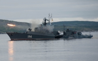 Северный флот отрабатывает комплексное применение сил в Баренцевом море