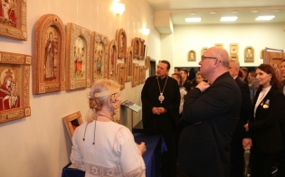 Глава ЗАТО Владимир Евменьков посетил выставку икон 