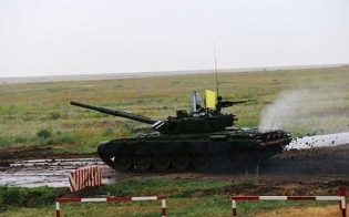 На полигоне танки