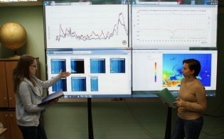 � � ������